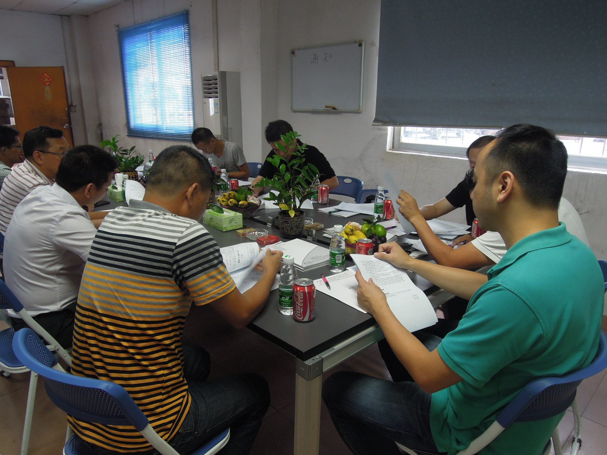 會長認(rèn)真指導(dǎo)工作